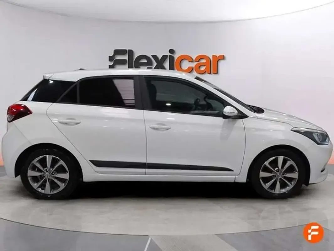 Begagnad Hyundai i20 84 HK (61 kW) 2017 Vit Sedan