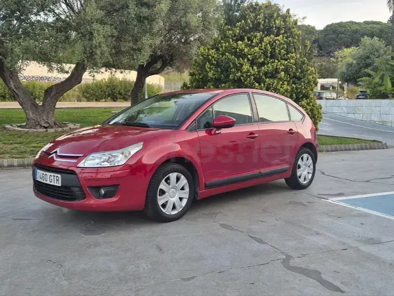 Usado Citroën C4 88 CV (64 kW) 2010 Granate Berlina