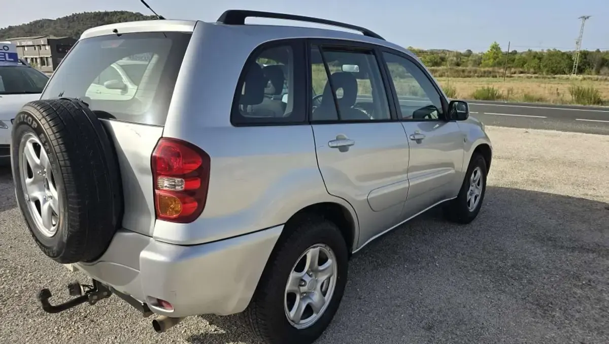Usado Toyota RAV4 Luna 125 CV (91 kW) 2005 Gris SUV
