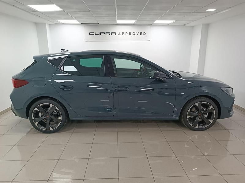 Usado Cupra Leon 150 CV (110 kW) 2025 Azul Berlina