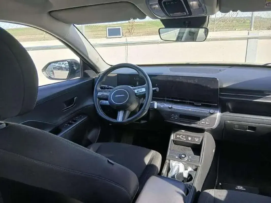 Usado Hyundai Kona 105 CV (77 kW) 2024 Negro SUV