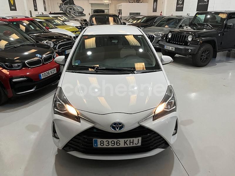 Usado Toyota Yaris Hybrid Advance 100 CV (73 kW) 2018 Blanco Berlina