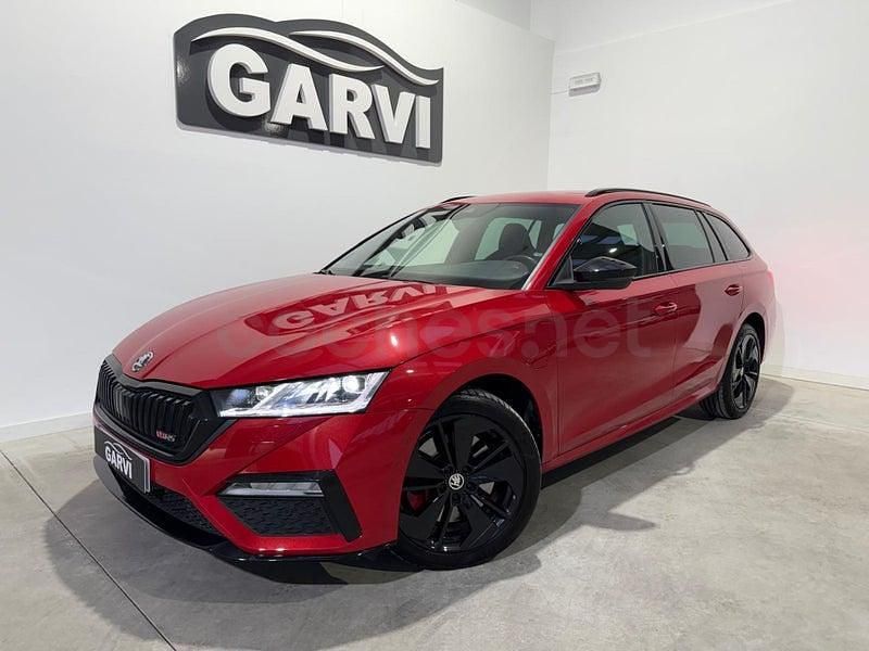Usado Skoda Octavia RS 245 CV (180 kW) 2021 Rojo Familiar
