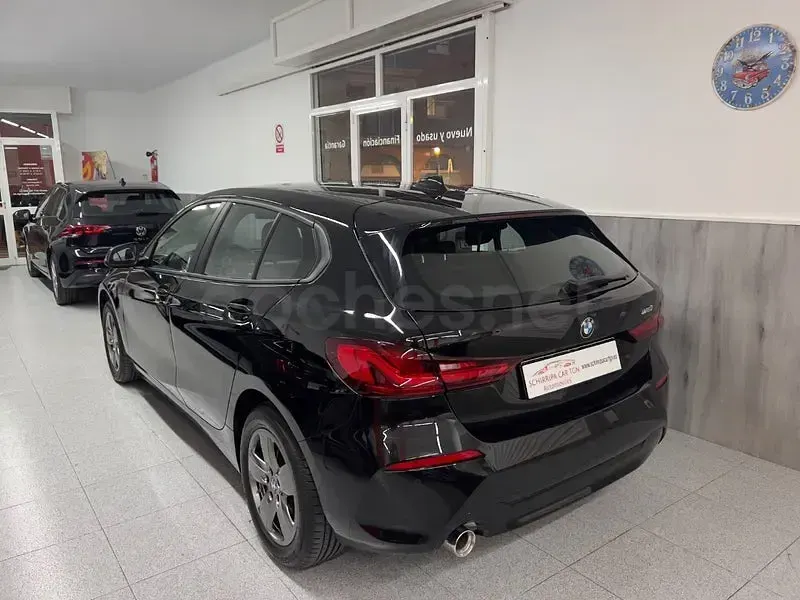 Usado BMW 118 136 CV (100 kW) 2022 Negro Utilitario