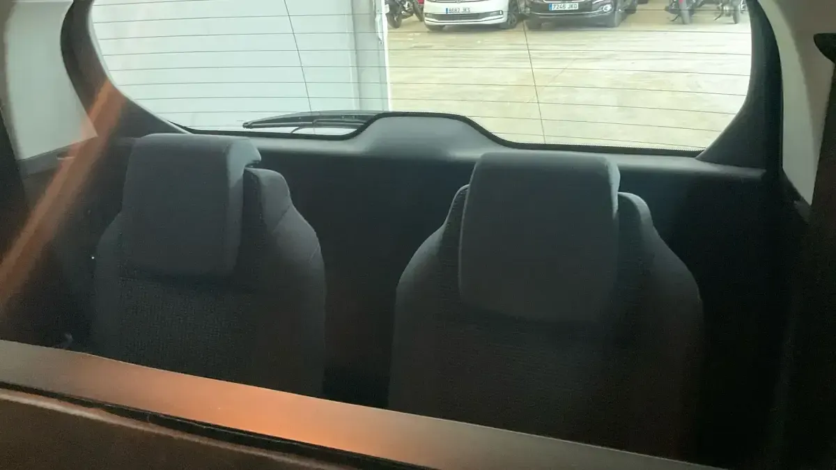 Usado Peugeot 5008 Allure 115 CV (84 kW) 2014 Negro Monovolumen