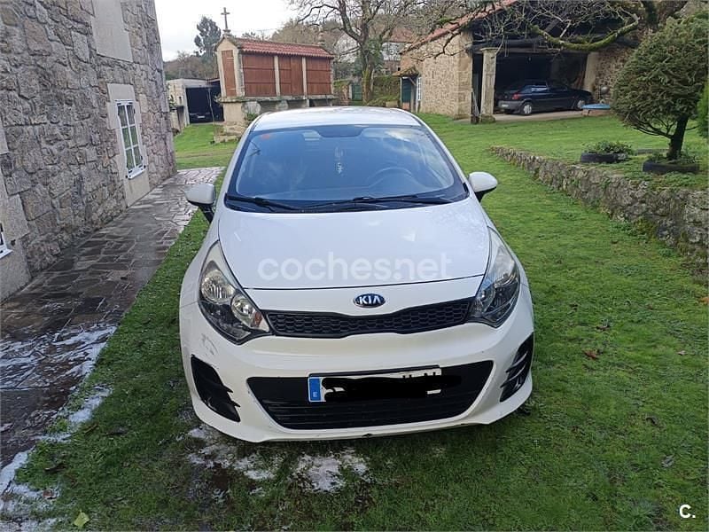 Blanco Usado 2016 Kia Rio Berlina | 8500 € (Precio justo) - Imagen 1/4