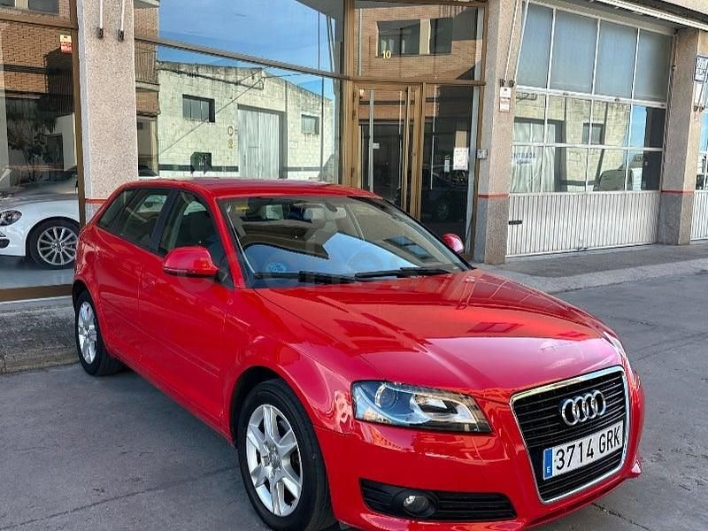 Usado Audi A3 Attraction 160 CV (117 kW) 2009 Rojo Utilitario