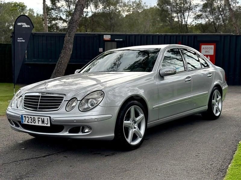 Usado Mercedes E220 Classic 150 CV (110 kW) 2006 Gris / plata Berlina