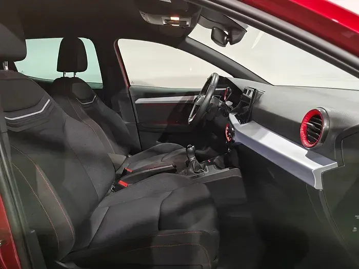 Usado Seat Arona FR 115 CV (84 kW) 2024 Rojo SUV