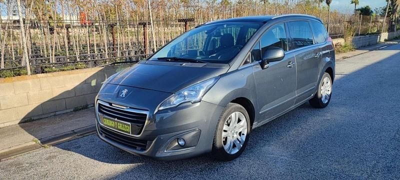 Gris Usado 2016 Peugeot 5008 Style Monovolumen | 8900 € (Precio justo) - Imagen 1/4