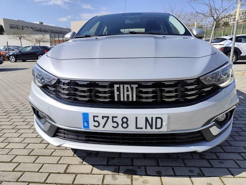 Usado Fiat Tipo Life 101 CV (74 kW) 2021 Gris / plata Berlina