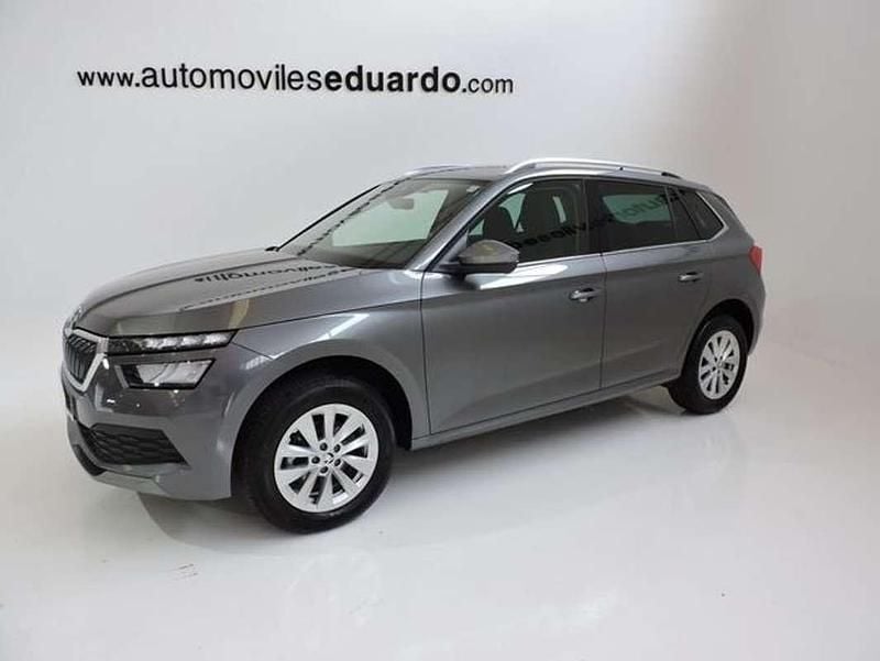 Usado Skoda Kamiq Ambition 110 CV (80 kW) 2023 Gris SUV