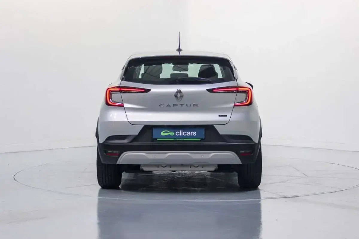 Usado Renault Captur Evolution 160 HP (117 kW) 2022 Prateado SUV