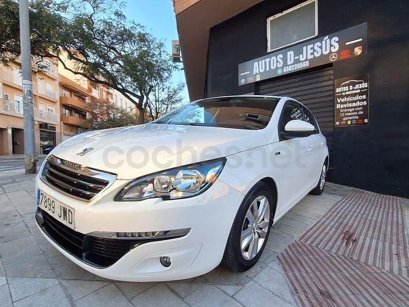 Usado Peugeot 308 Active 110 CV (80 kW) 2018 Blanco Berlina