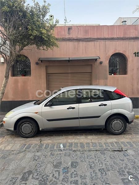 Usado Ford Focus Ambiente 100 CV (73 kW) 2001 Gris / plata Berlina