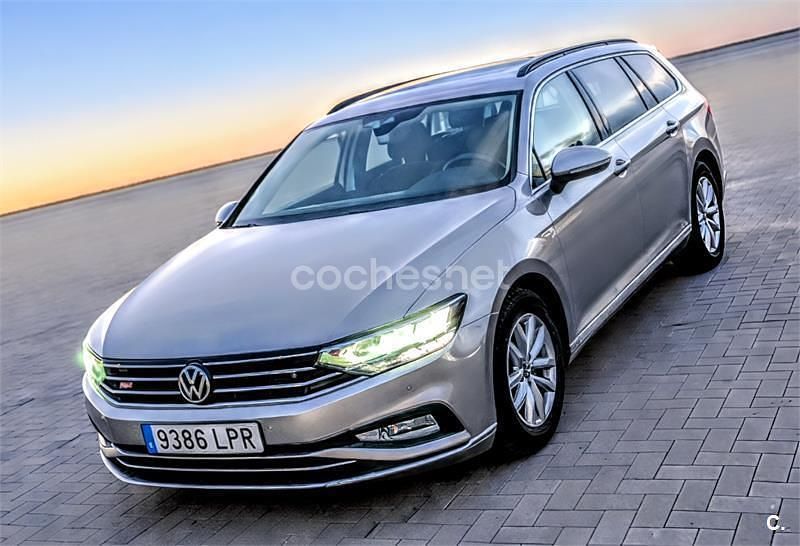 Usado VW Passat Executive 150 CV (110 kW) 2021 Gris / plata Familiar