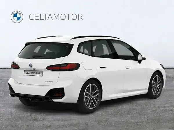 Nowe BMW 220 163 KM (119 kW) 2026 Biały Minivan