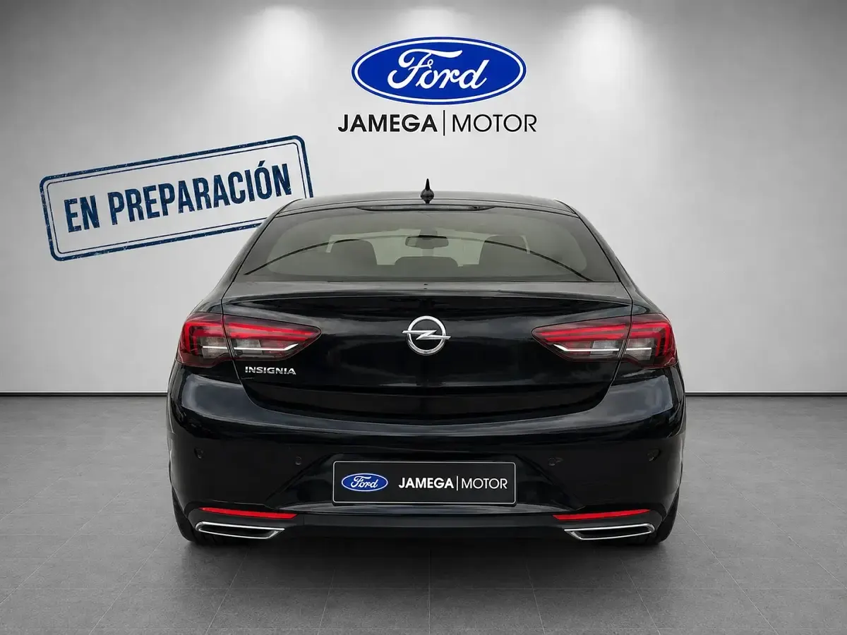 Usado Opel Insignia Business Elegance 200 CV (147 kW) 2021 Negro