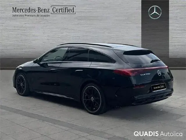 Usado Mercedes CLA250e Shooting Brake 200 kW (272 CV) 2026 Negro cosmos Familiar