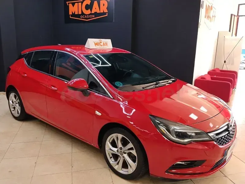 Usado Opel Astra Business 110 CV (80 kW) 2016 Rojo Berlina