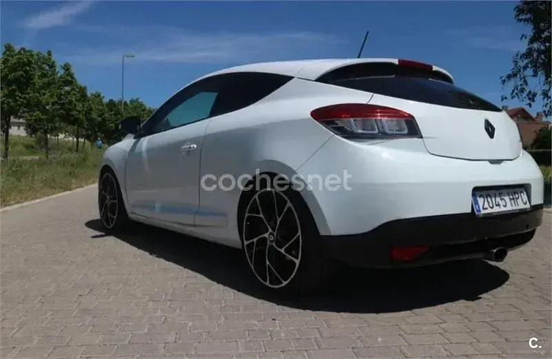 Usado Renault Mégane III Dynamique 115 CV (84 kW) 2013 Blanco Berlina