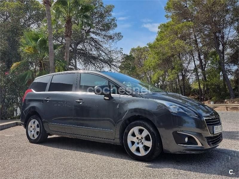 Gris / plata Usado 2014 Peugeot 5008 Allure Monovolumen | 6600 € (Precio justo) - Imagen 1/4