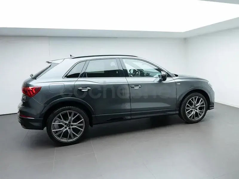 Usado Audi Q3 Ambiente 150 CV (110 kW) 2024 Gris / plata SUV