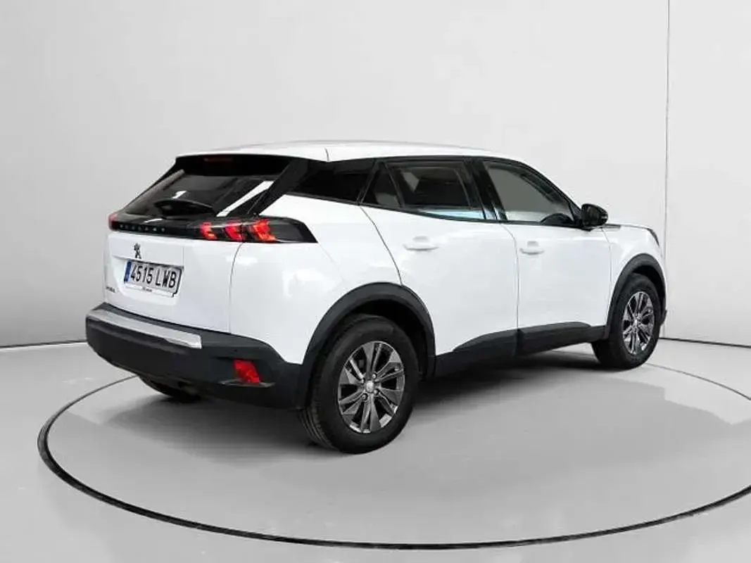 Usado Peugeot 2008 Active 101 CV (74 kW) 2022 Blanco SUV