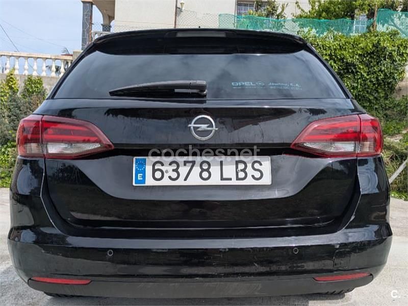 Usado Opel Astra Selective 136 CV (100 kW) 2019 Negro Familiar