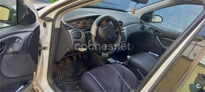Usado Ford Focus Trend 100 CV (73 kW) 2004 Blanco Berlina