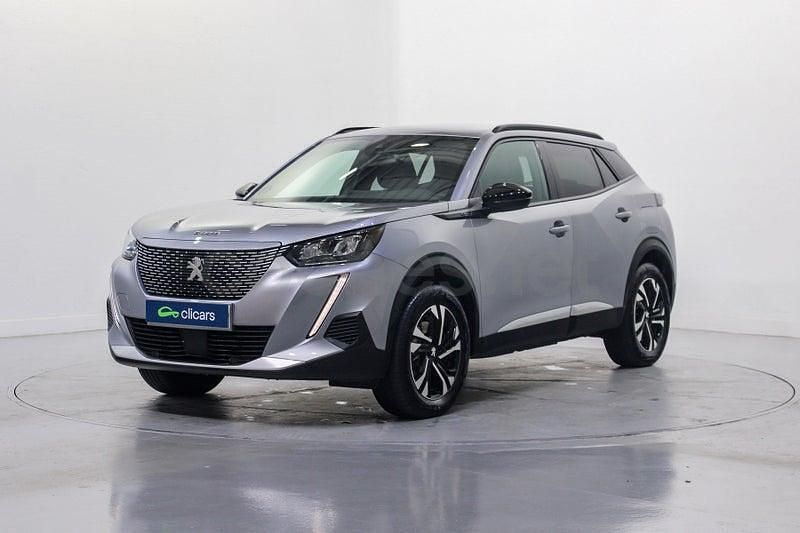 Usado Peugeot 2008 Allure 136 CV (100 kW) 2023 Gris / plata SUV