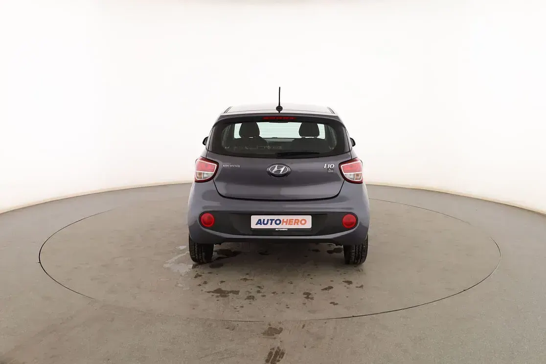 Usado Hyundai i10 Blackline 87 CV (63 kW) 2017 Gris Utilitario