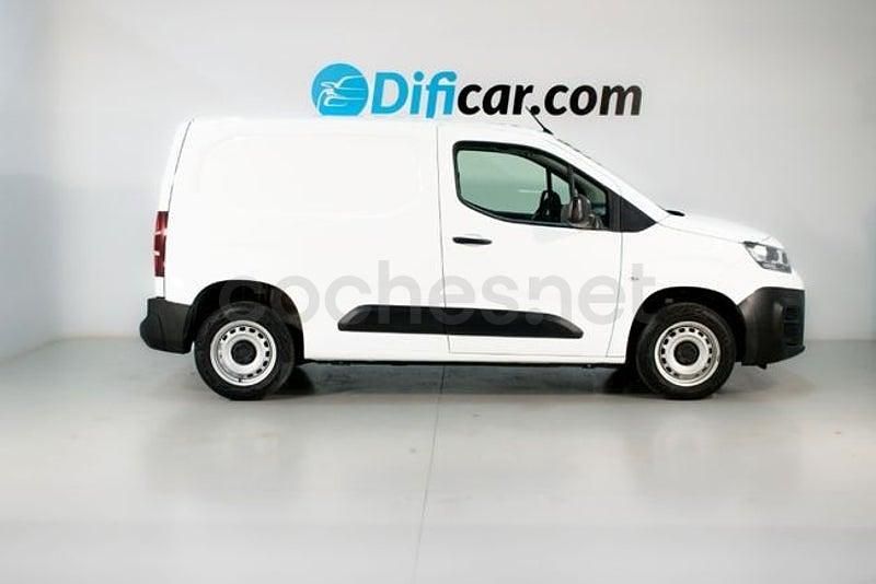 Usado Citroën Berlingo Feel 102 CV (75 kW) 2020 Blanco Monovolumen