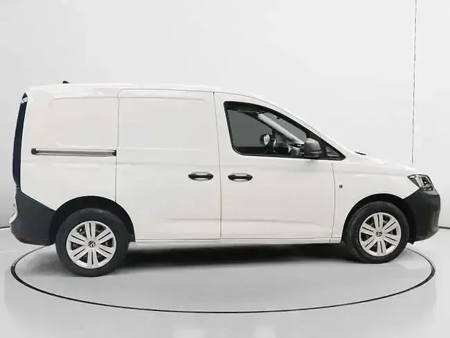 Usado VW Caddy 102 CV (75 kW) 2022 Blanco Monovolumen
