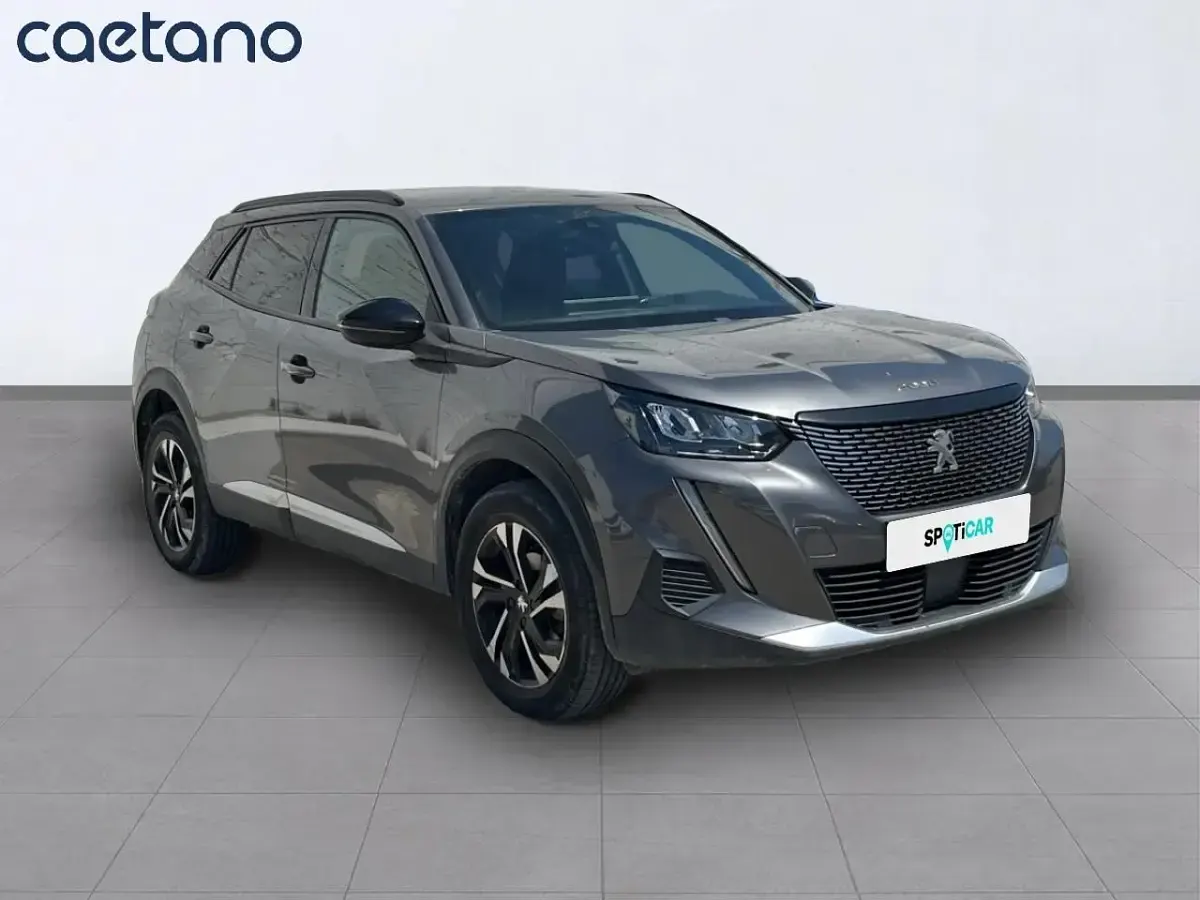 Usado Peugeot 2008 Allure 100 CV (73 kW) 2022 Gris SUV