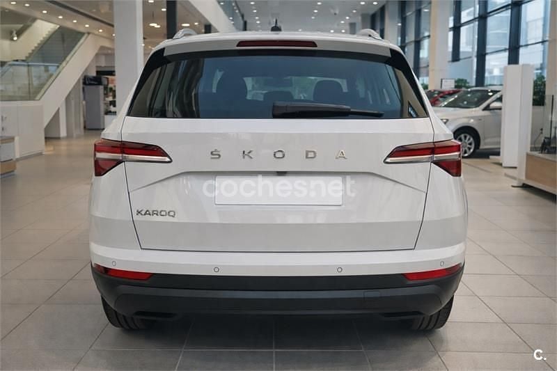 Usado Skoda Karoq Selection 150 CV (110 kW) 2025 Blanco SUV