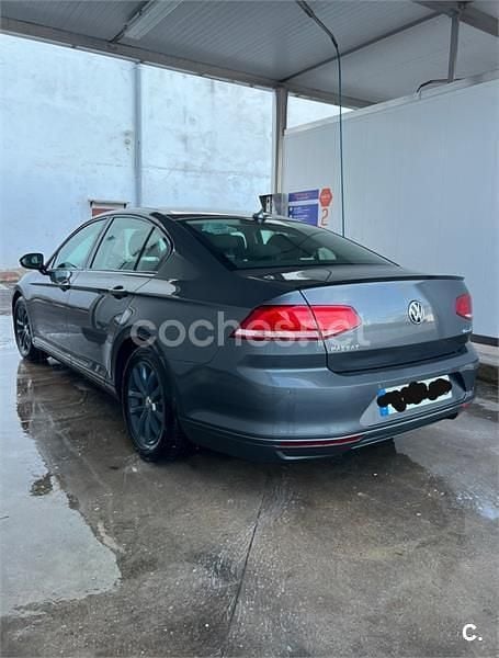 Gris / plata Usado 2015 VW Passat Edition Berlina | 7500 € (Precio justo) - Imagen 1/2