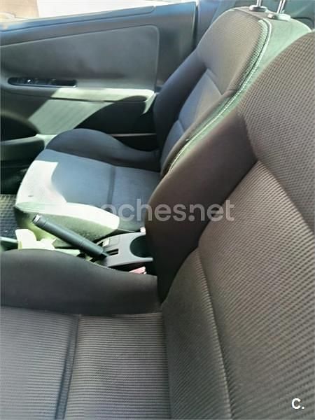 Usado Peugeot 207 70 CV (51 kW) 2008 Gris / plata Berlina