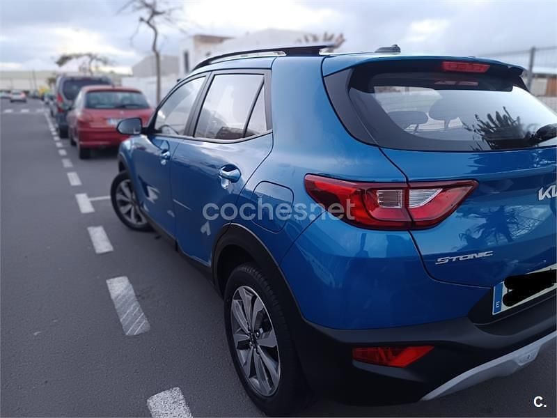 Usado Kia Stonic 84 CV (61 kW) 2022 Azul SUV