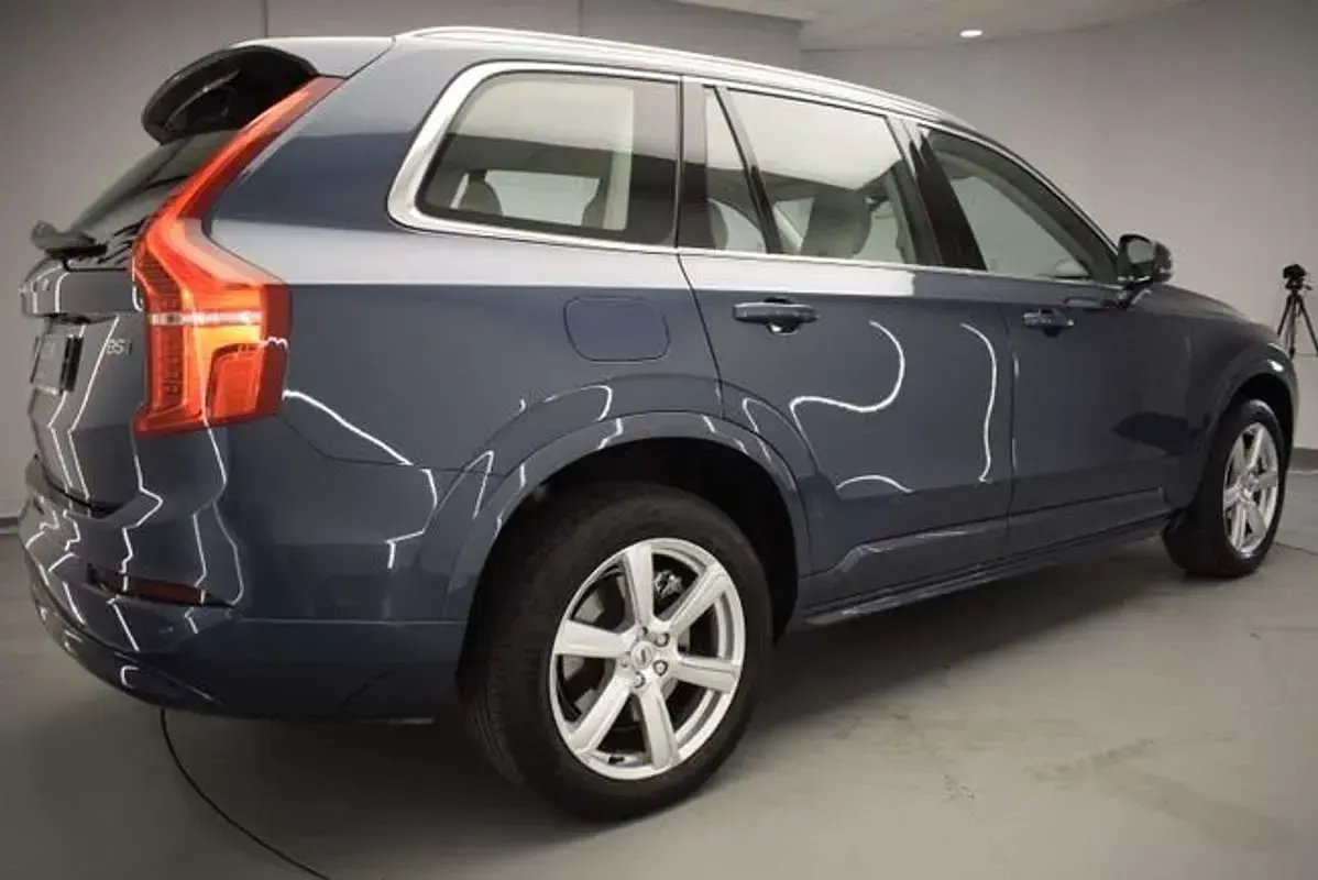 Käytetty Volvo XC90 Momentum 235 HP (172 kW) 2023 Valkoinen Katumaasturi