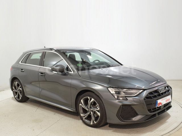Gris / plata Usado 2024 Audi A3 Sportback S-Line Berlina | 33.800 € (Un poco caro) - Imagen 1/4
