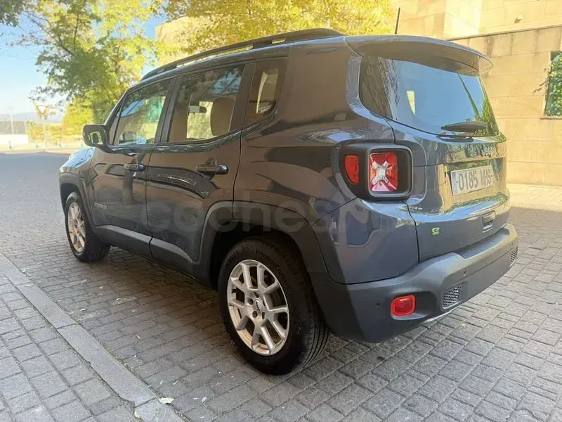 Usado Jeep Renegade Limited 130 CV (95 kW) 2023 Gris / plata SUV