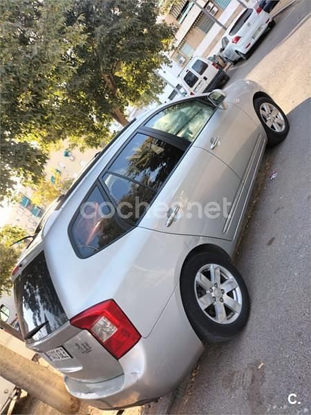 Gris / plata Usado 2009 Kia Carens Active Monovolumen | 2400 € (Super precio) - Imagen 1/3