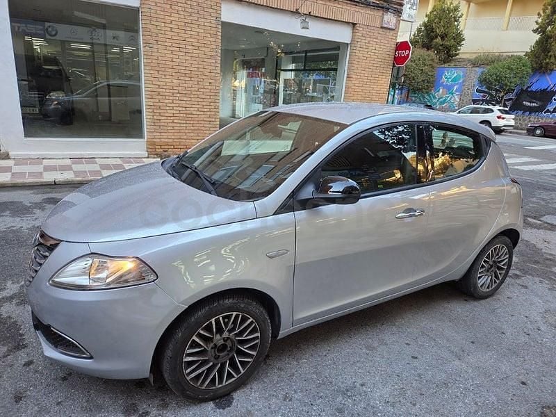 Gris / plata Usado 2012 Lancia Ypsilon Silver Utilitario | 4690 € (Precio justo) - Imagen 1/4