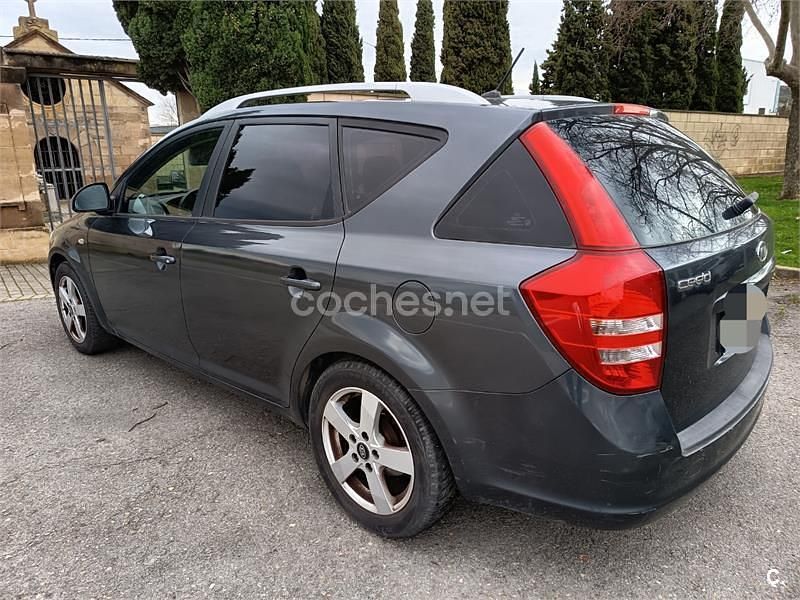 Usado Kia Ceed 122 CV (89 kW) 2007 Gris / plata Utilitario