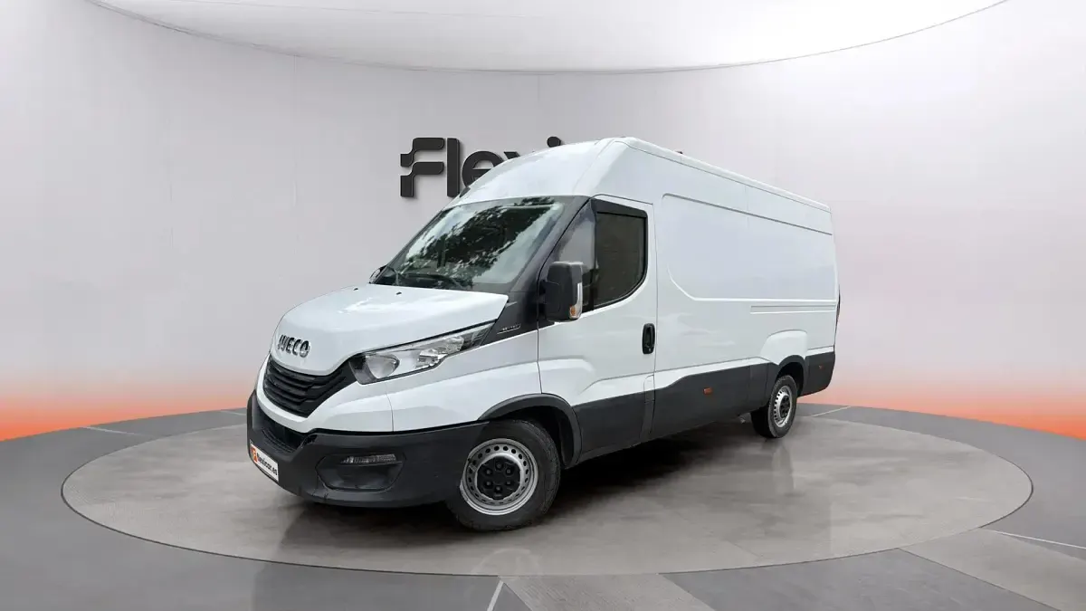 Usado Iveco Daily 156 CV (114 kW) 2023 Blanco Berlina
