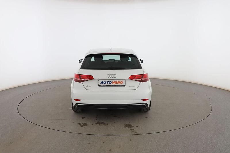 Usado Audi A3 Sportback e-tron Comfort 150 CV (110 kW) 2017 Blanco Utilitario