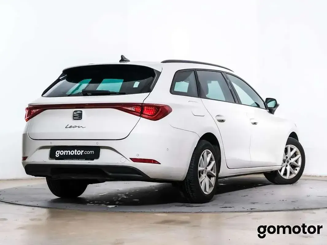 Usado Seat Leon Style 116 CV (85 kW) 2022 Blanco Familiar