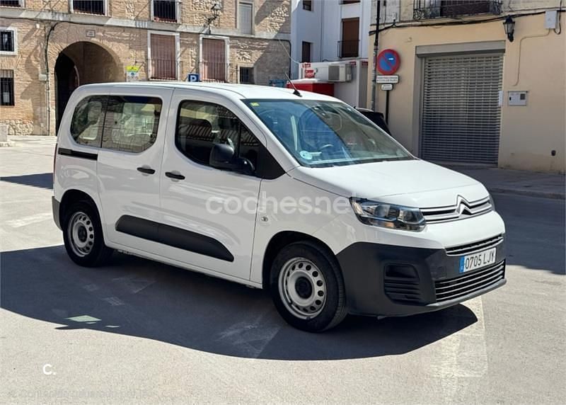 Usado Citroën Berlingo Live 102 CV (75 kW) 2020 Blanco Monovolumen