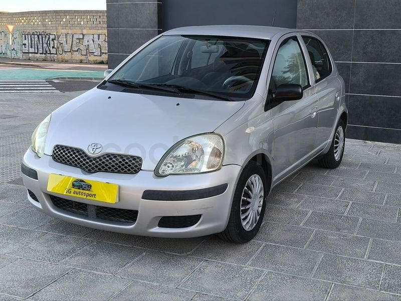 Usado Toyota Yaris Edition 68 CV (50 kW) 2003 Gris / plata Berlina